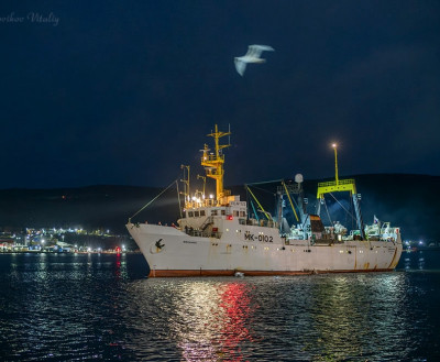 ФОТО ДНЯ: Встреча НИС «Вильнюс» в Мурманском морском рыбном порту